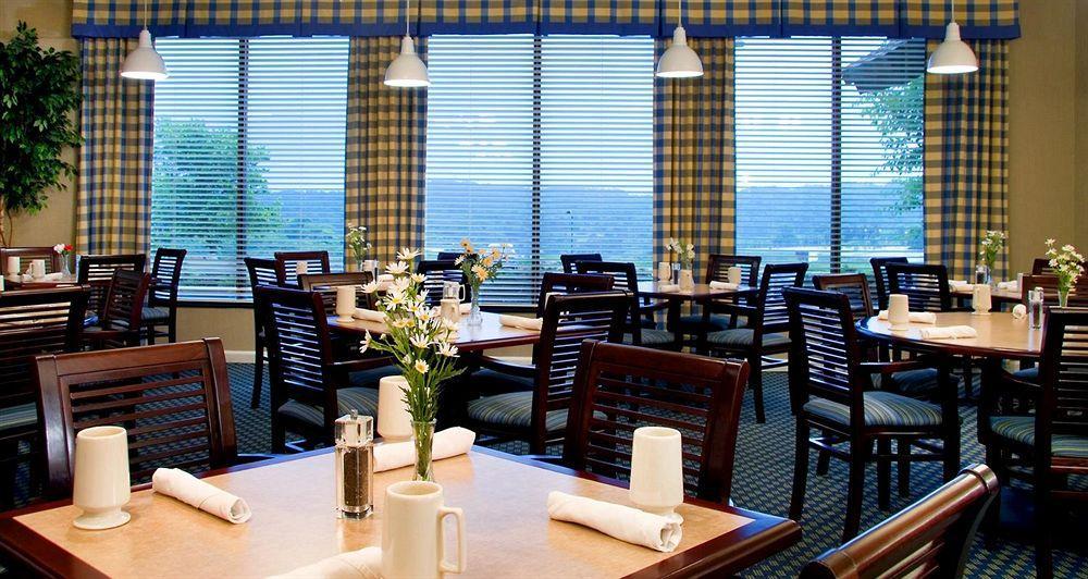 Ramada By Wyndham Greensburg Hotel & Conference Center Restaurante foto